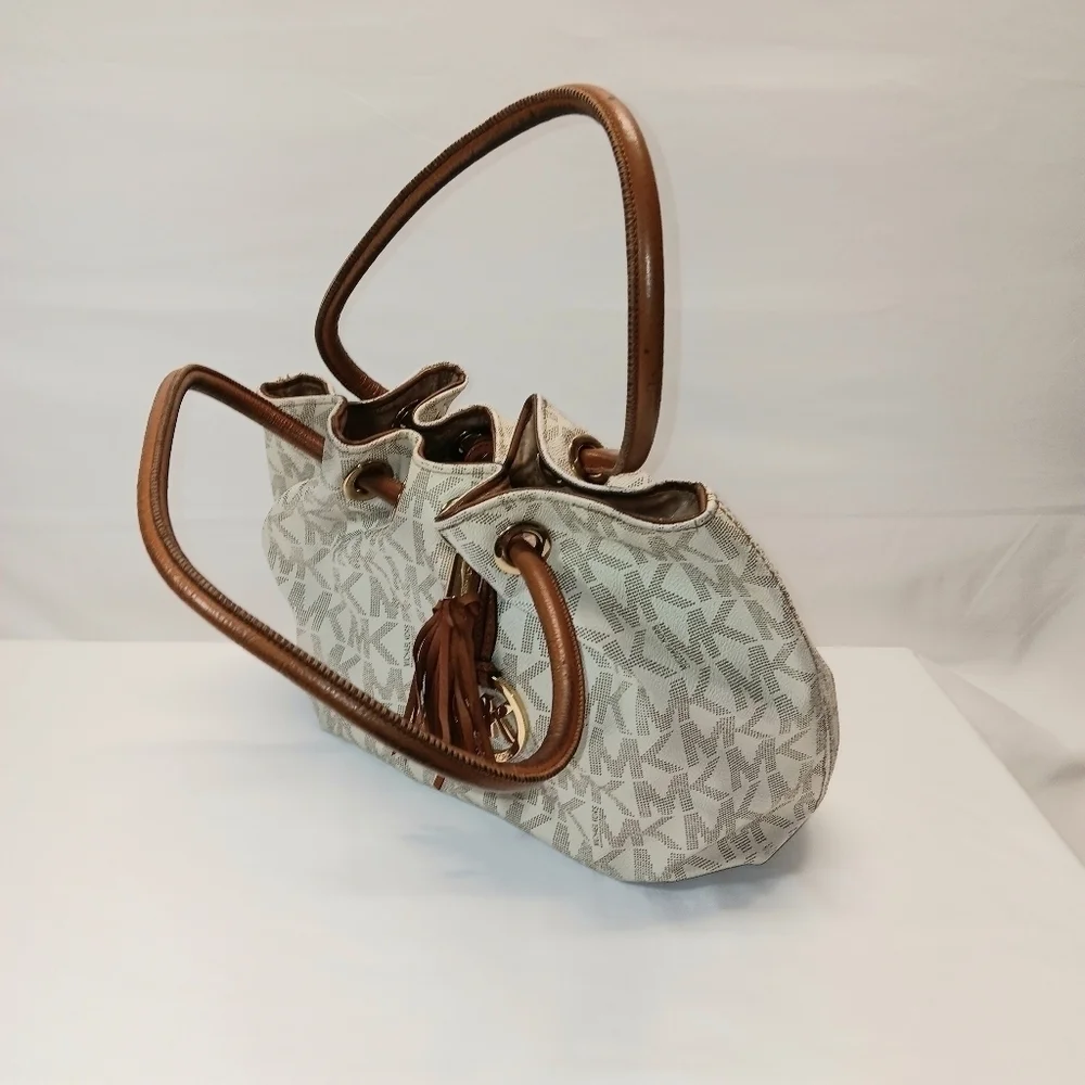Michael Kors Signature Ring Tote East West Vanilla/Brown Leather Shoulder‎ Bag